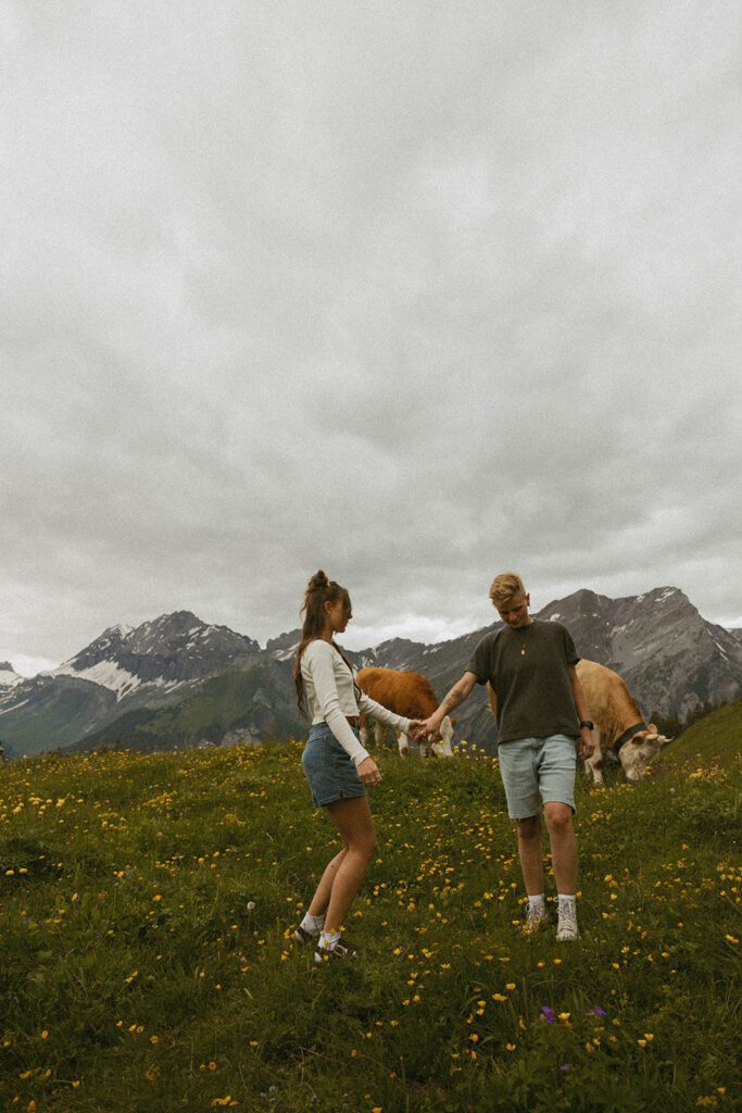 Queer engagement pictures in the Swiss Alps with cows